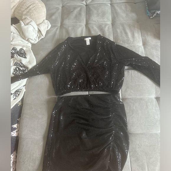 H&M Dresses & Skirts - HM party holiday 2 piece, black sparkly size medium, worn 1 time